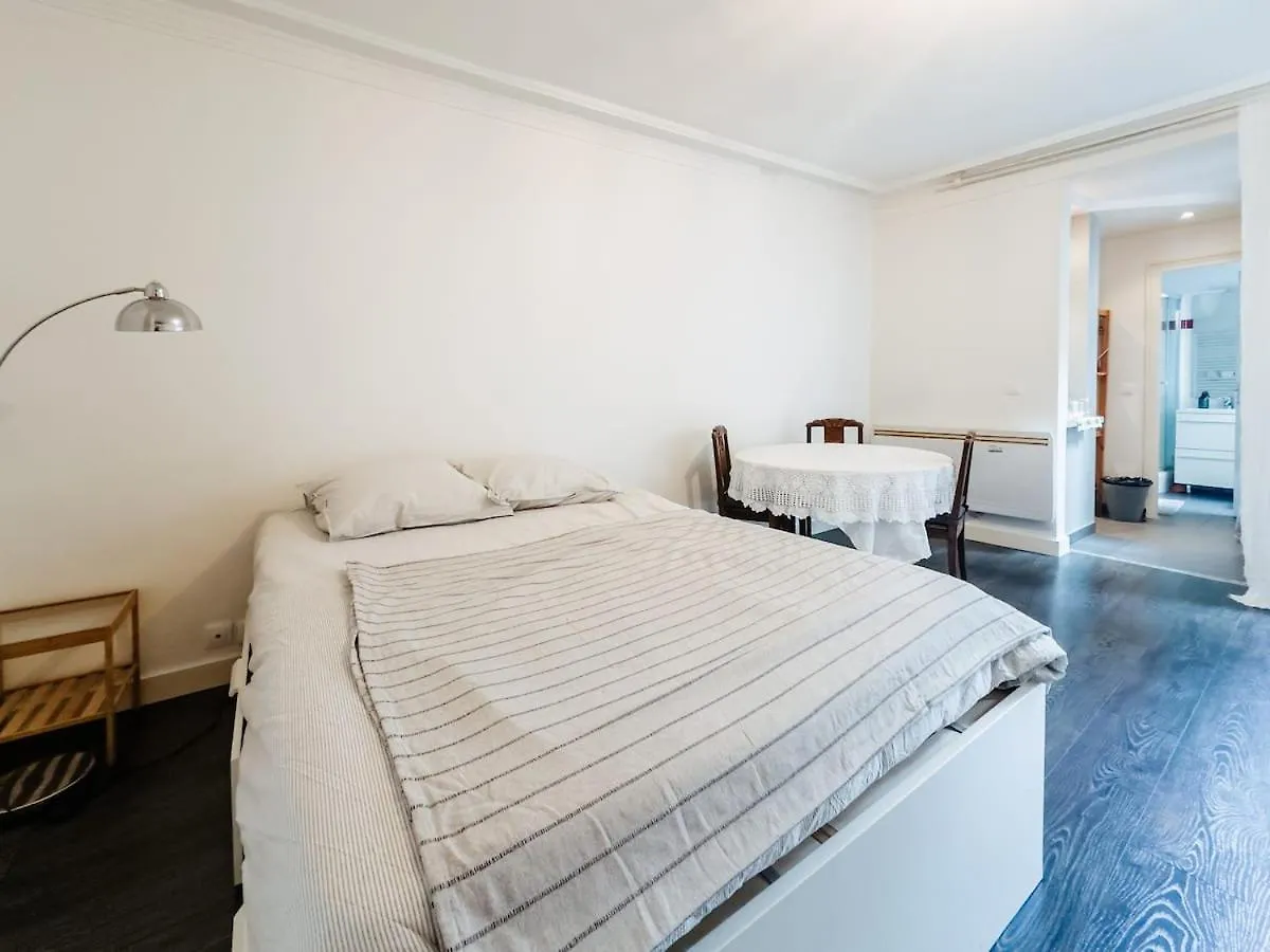 Apartment Studio Au Calme Paris